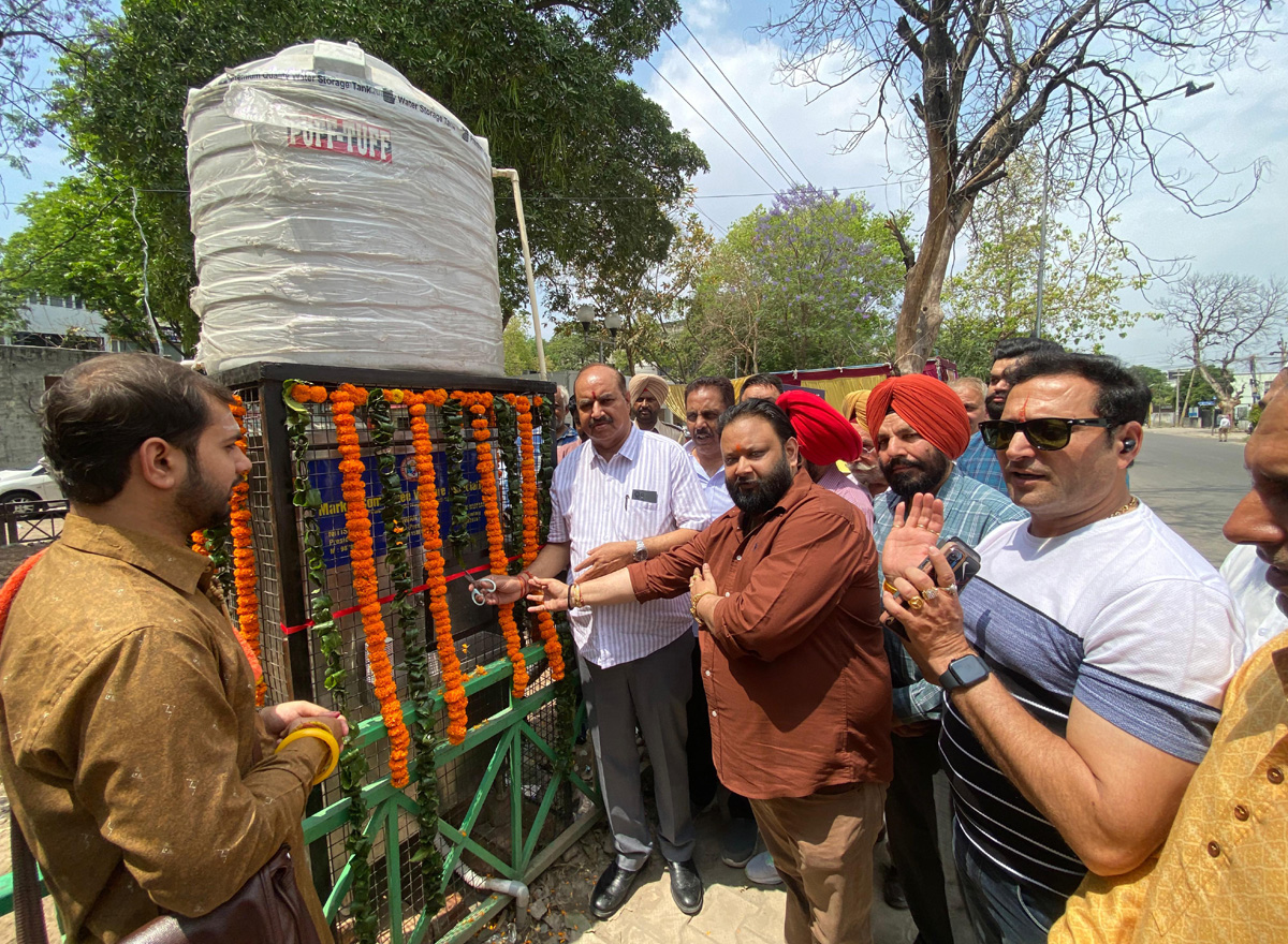 ਫੇਜ਼ 2 ਦੀ ਮਾਰਕੀਟ ਵੈਲਫੇਅਰ ਐਸੋਸੀਏਸ਼ਨ ਨੇ ਮਾਰਕੀਟ ਵਿੱਚ ਵਾਟਰ ਕੂਲਰ ਲਗਵਾਇਆ